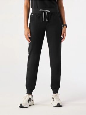 FIGS ZAMORA JOGGER SCRUB PANTS WITH POCKETS YOGA WAISTBAND / BLACK / SIZE MEDIUM